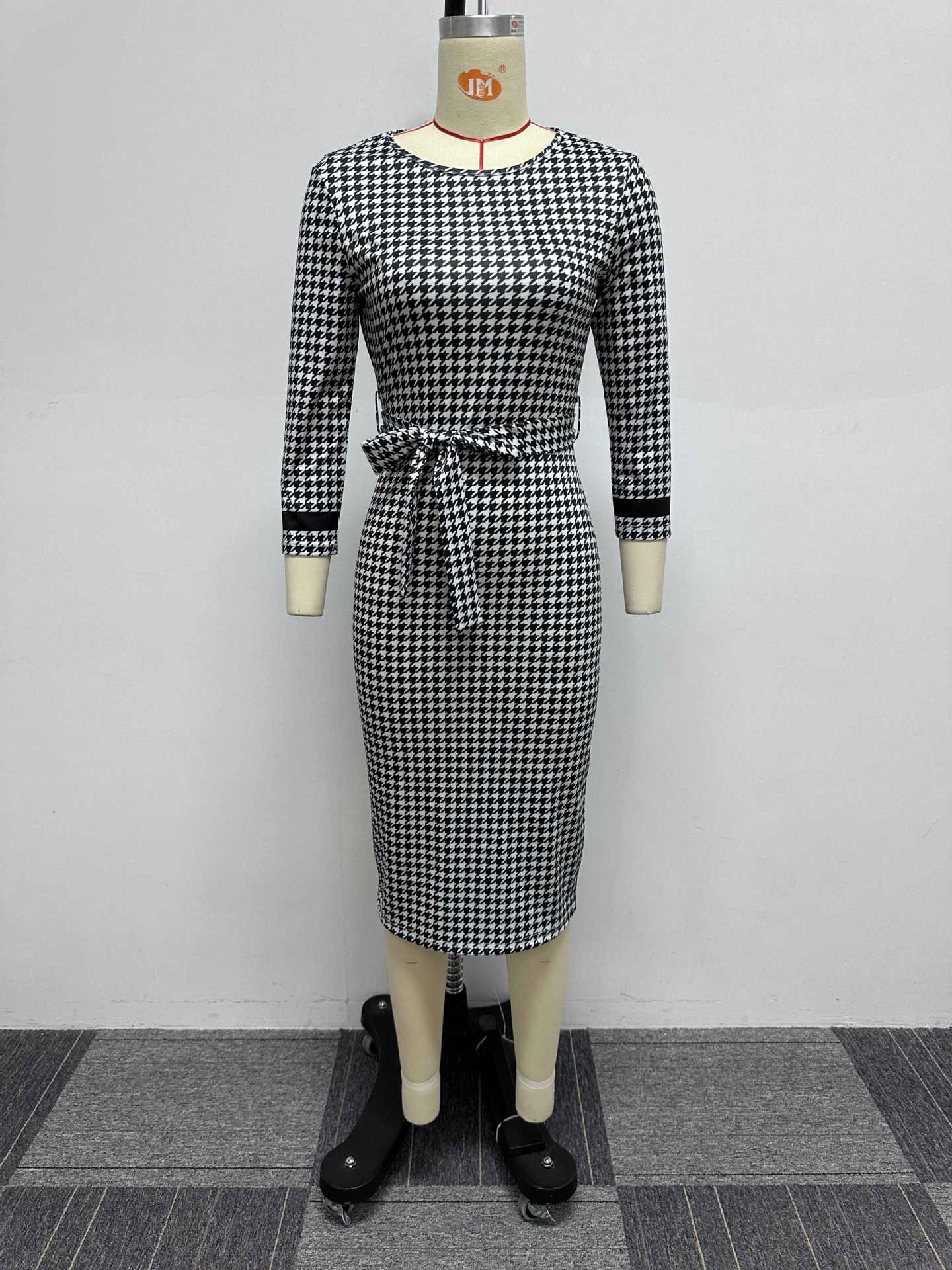 Sexy Black White Plaid Hip Tight Mid Length 3/4 Sleeve Dress