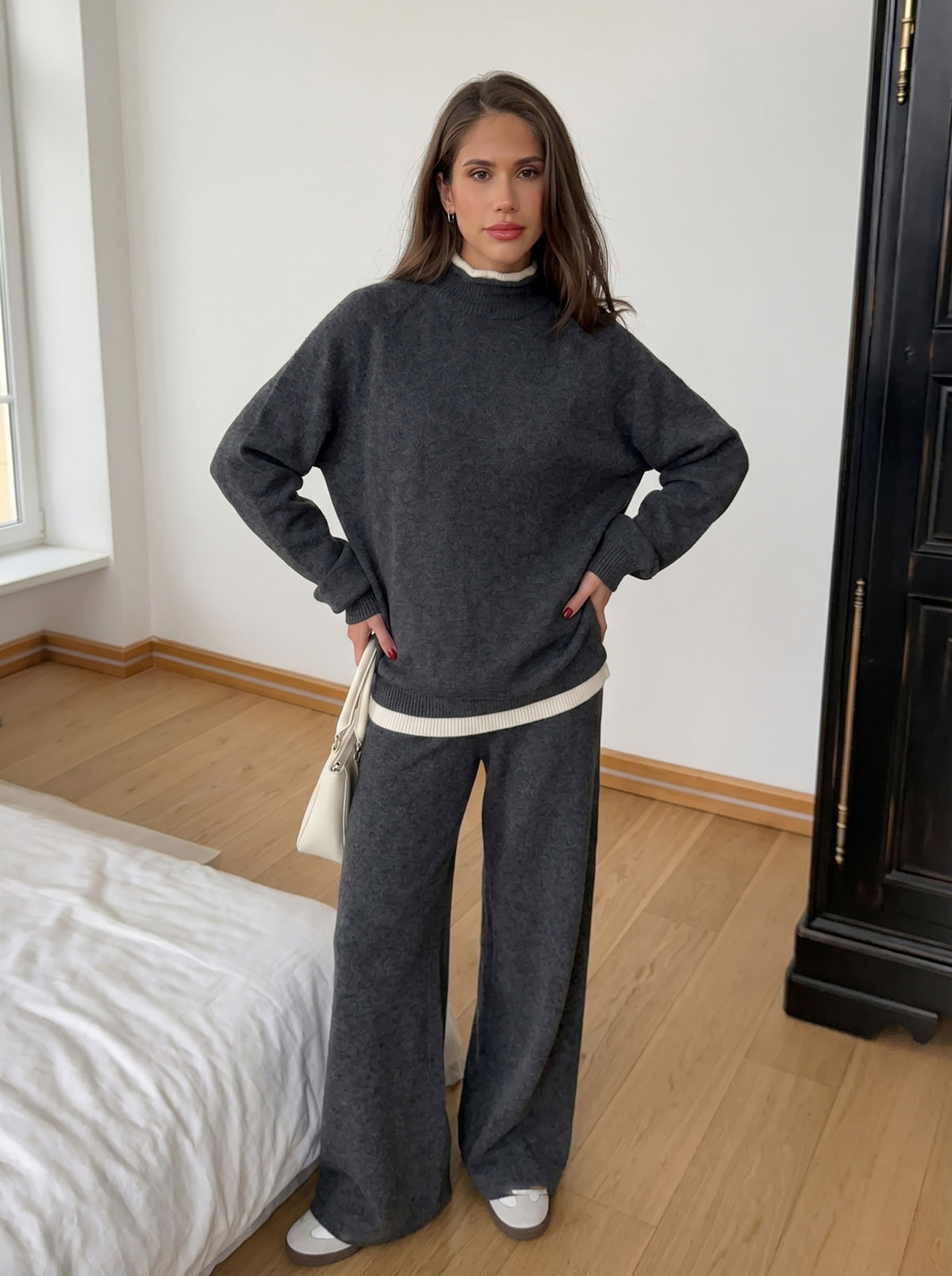 Women's Color Block Knit Sweater & Wide-Leg Pants Set – view 4