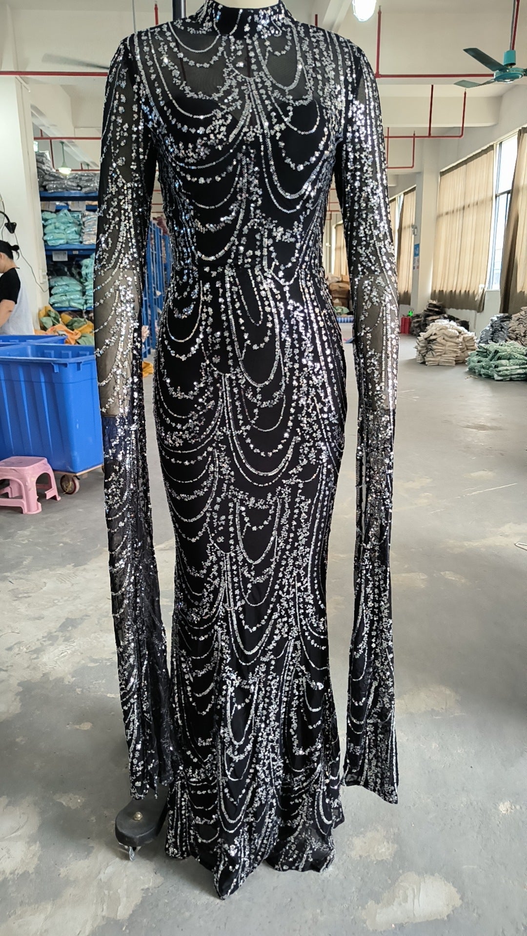 High End Sexy Long Sequined Long Sleeve Round Neck Evening Dress